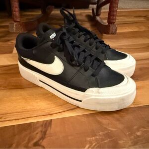 Nike Court Legacy Lift platform sneakers shoes in black and white womans sz 7.5